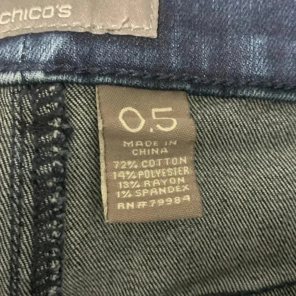 Women’s So Slimming By Chico’s Cropped Dark Denim Pants Size 0.5 EUC - Picture 8 of 8